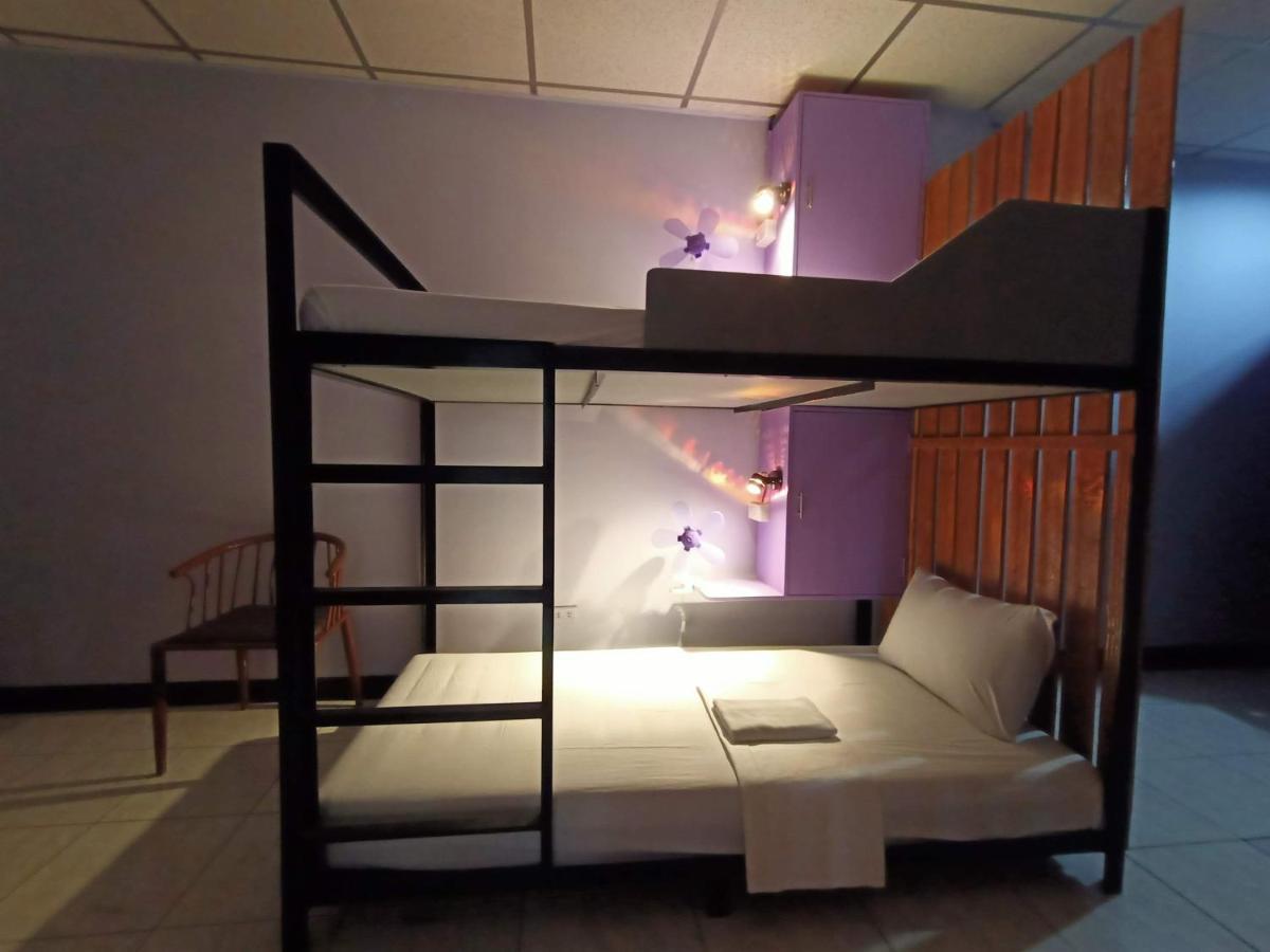 Manila Nomads Hostel Манила Екстериор снимка